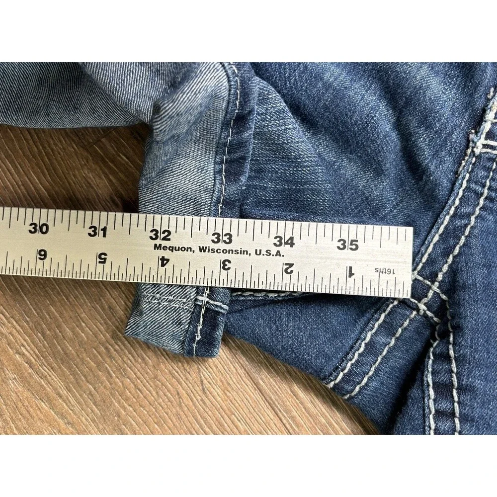Hydraulic, Medium Wash, Women's Low-rise Jean Shorts, Size 12, Tag is frayed - Picture 4 of 6